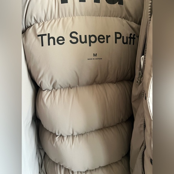Aritzia TNA super puff - Picture 5 of 6
